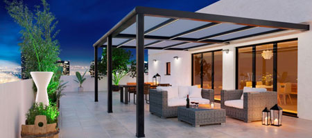 Pérgola de metal en terraza