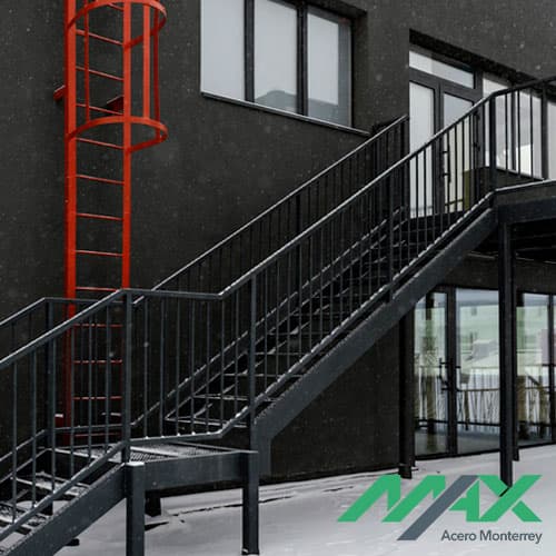 Barandal de acero pintado de negro