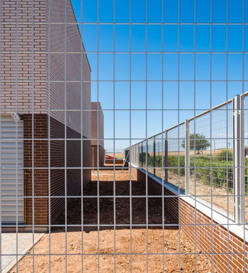 Cerca perimetral de una zona habitacional en construcción