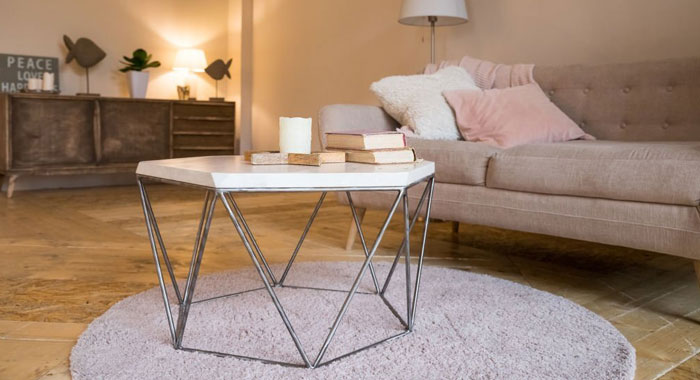 Mesas de centro en herrería con diseños angulares en líneas rectas