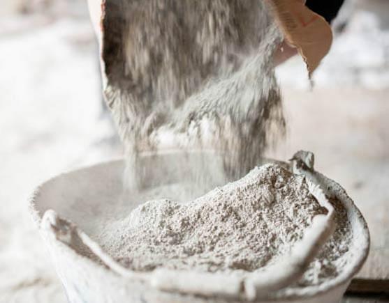 Lámina RN 100 35 estibada en un almacén y lista para entrega