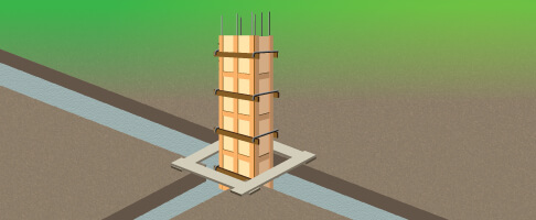 El encofrado sirve para mantener el concreto en su lugar mientras se endurece en las columnas en construcción