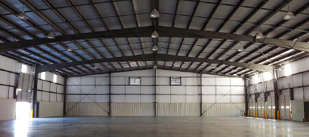 Detalles finales de la construcción de una bodega