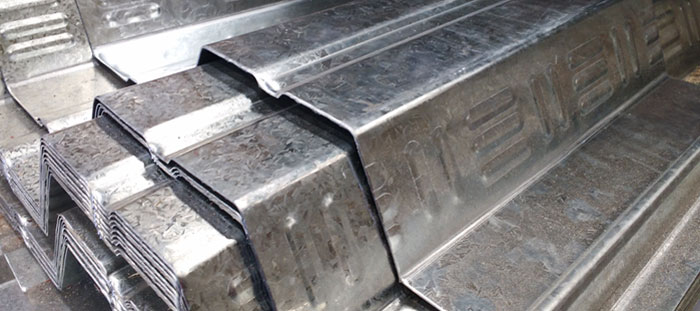 Acercamiento a láminas losacero con acabado galvanizado