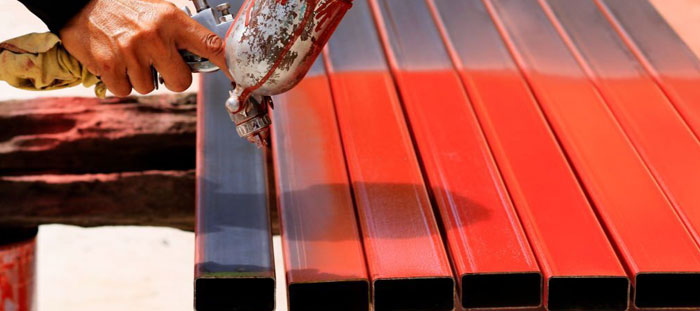 Aplicación de pintura sobre perfiles de acero