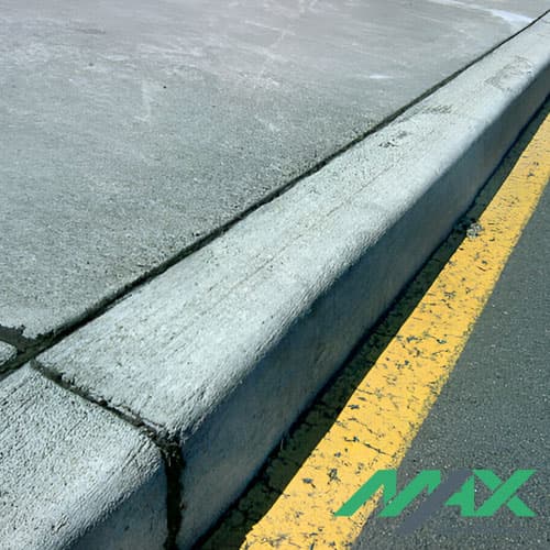 Acercamiento a guarnición de concreto