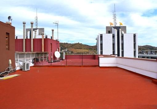 Techo rojo después de la aplicación de iimpermeabilizante elastomérico rojo