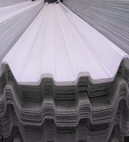 Lámina acrílica KR18 apilada en bodega