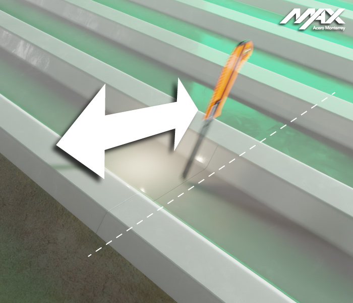 Modelado de lámina de poliéster con línea guía para corte y cuchilla abriendo pequeño canal