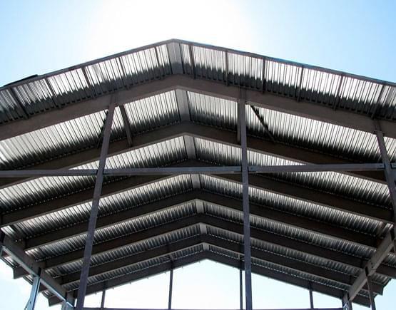 Techo de lámina galvanizada en contrucción