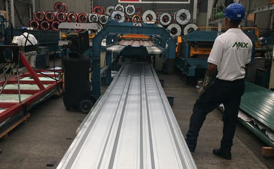 La lámina acanalada también se produce con lámina zintro alum