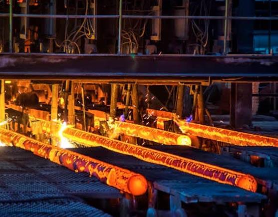 Proceso de laminado en caliente del acero.