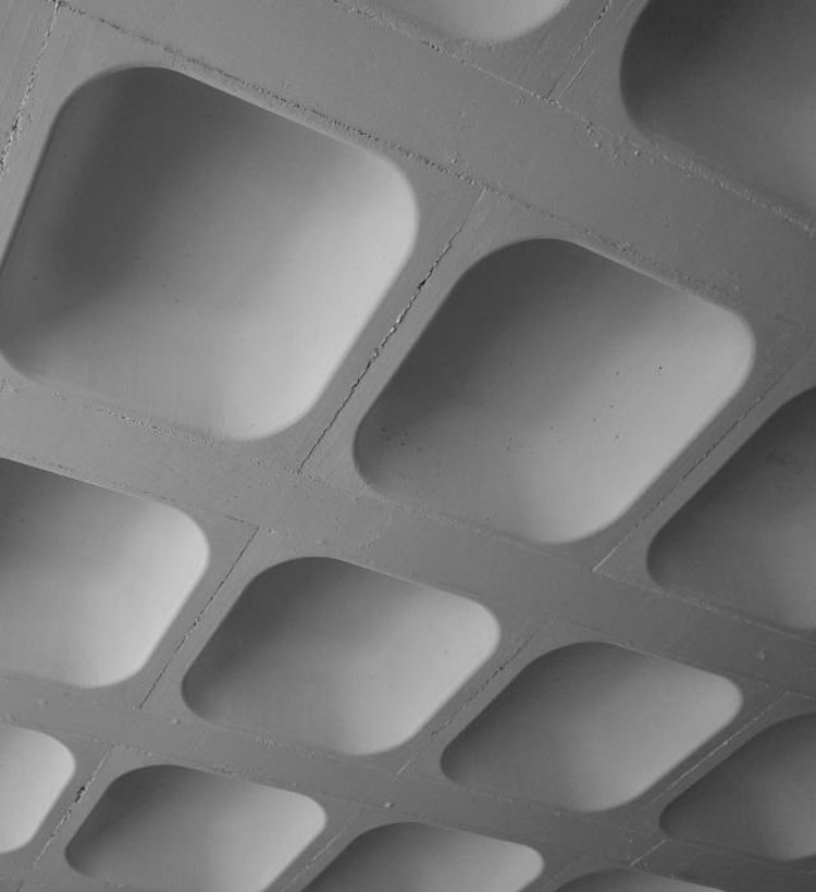 Detalle de una losa nervada cubierta con pintura