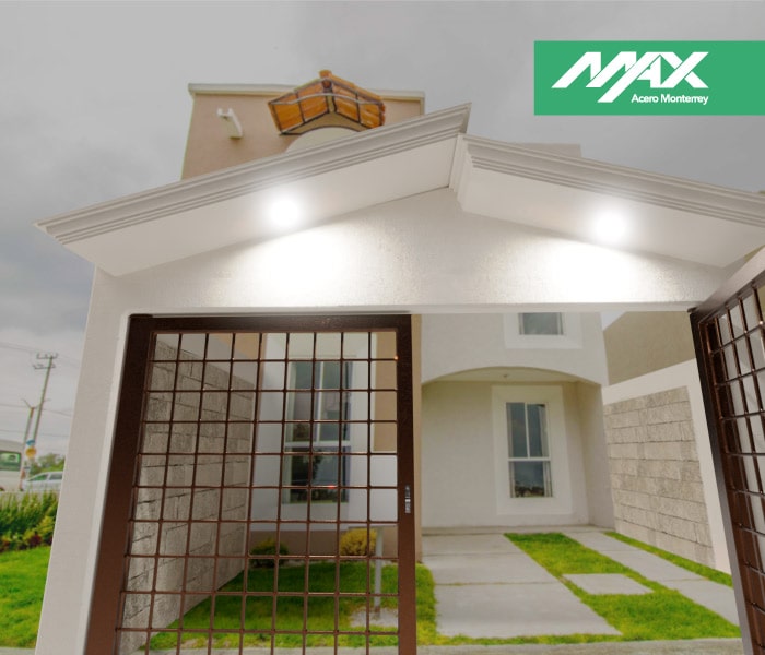 Marquesina de dos aguas hecha de concreto en la entrada de una casa