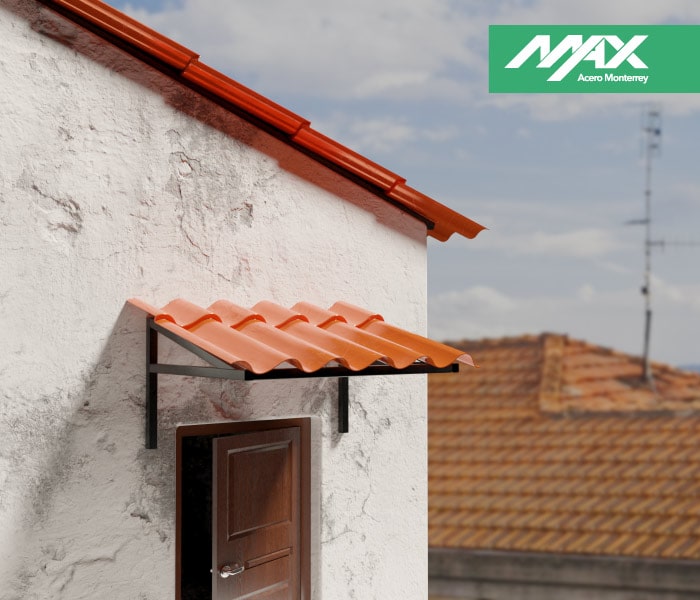 Marquesina de Galvateja en una de las entradas de una casa antigua