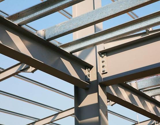 Estructura de acero fabricada con polin monten y vigas de acero