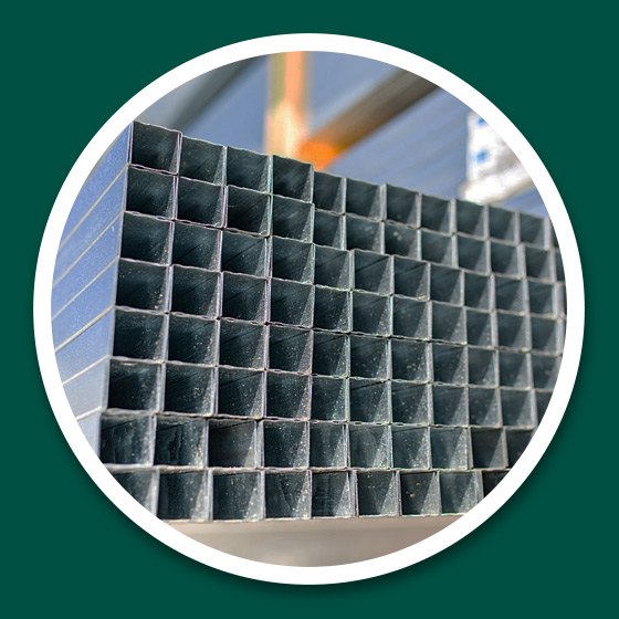 Perfiles PTR cuadrado dentro de almacén