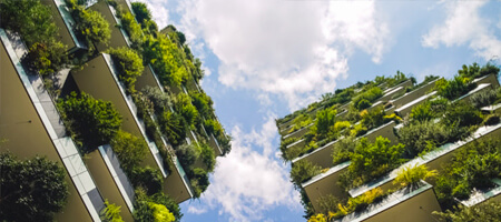 Toma en contrapicada de edificios con gran número de plantas