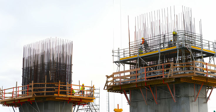 Cimbra metálica trepadora en construcción de columnas de gran magnitud