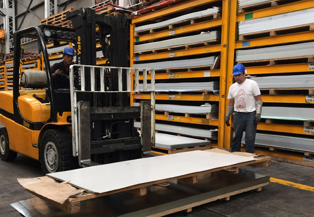 Lámina lisa fabricada a partir de rollo de acero