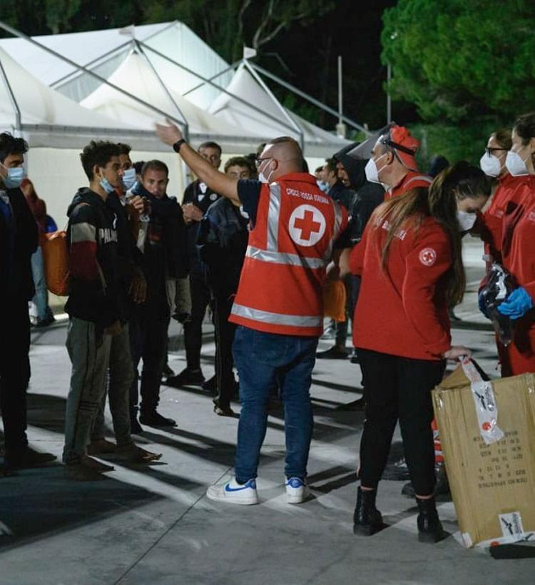 Personal de protección civil explica qué hacer en caso de un sismo