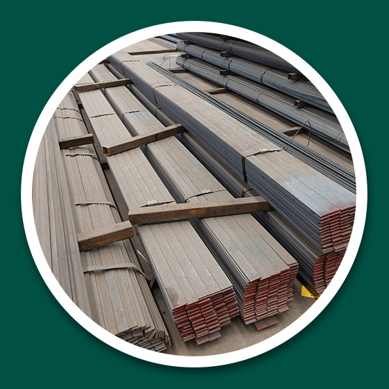 Soleras de acero almacenadas en bodega