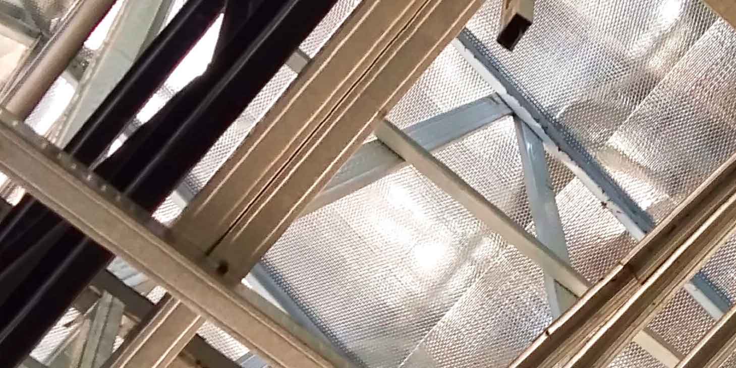 Interior de una estructura steel framing elaborada con perfiles de diversas configuraciones