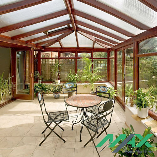 Terraza con techo de policarbonato celular