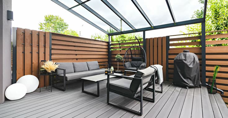 Láminas de policarbonato en terraza minimalista, una solución práctica para techos para terrazas