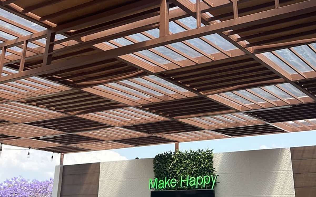 Techos para terrazas de policarbonato, elegantes y resistentes. Ideal para disfrutar al aire libre