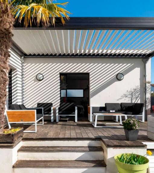 Techos para terraza construidos con perfiles ptr que forman una pérgola