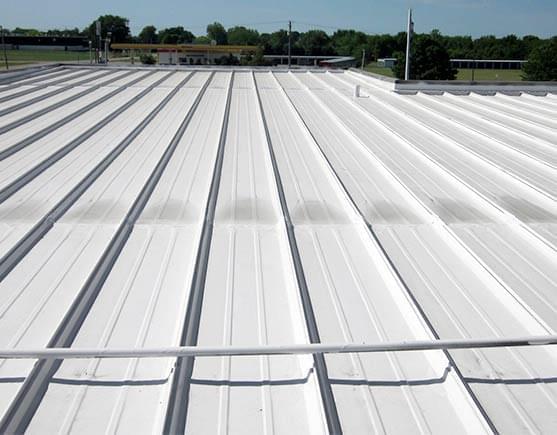 Techo inclinado elaborado con panel Multytecho