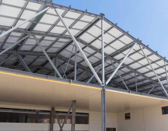Bodega industrial construida con panel Multytecho.