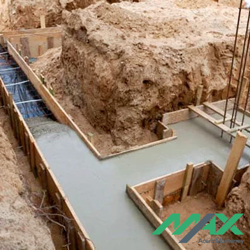 Proceso de vaciado de concreto en una zapata aislada